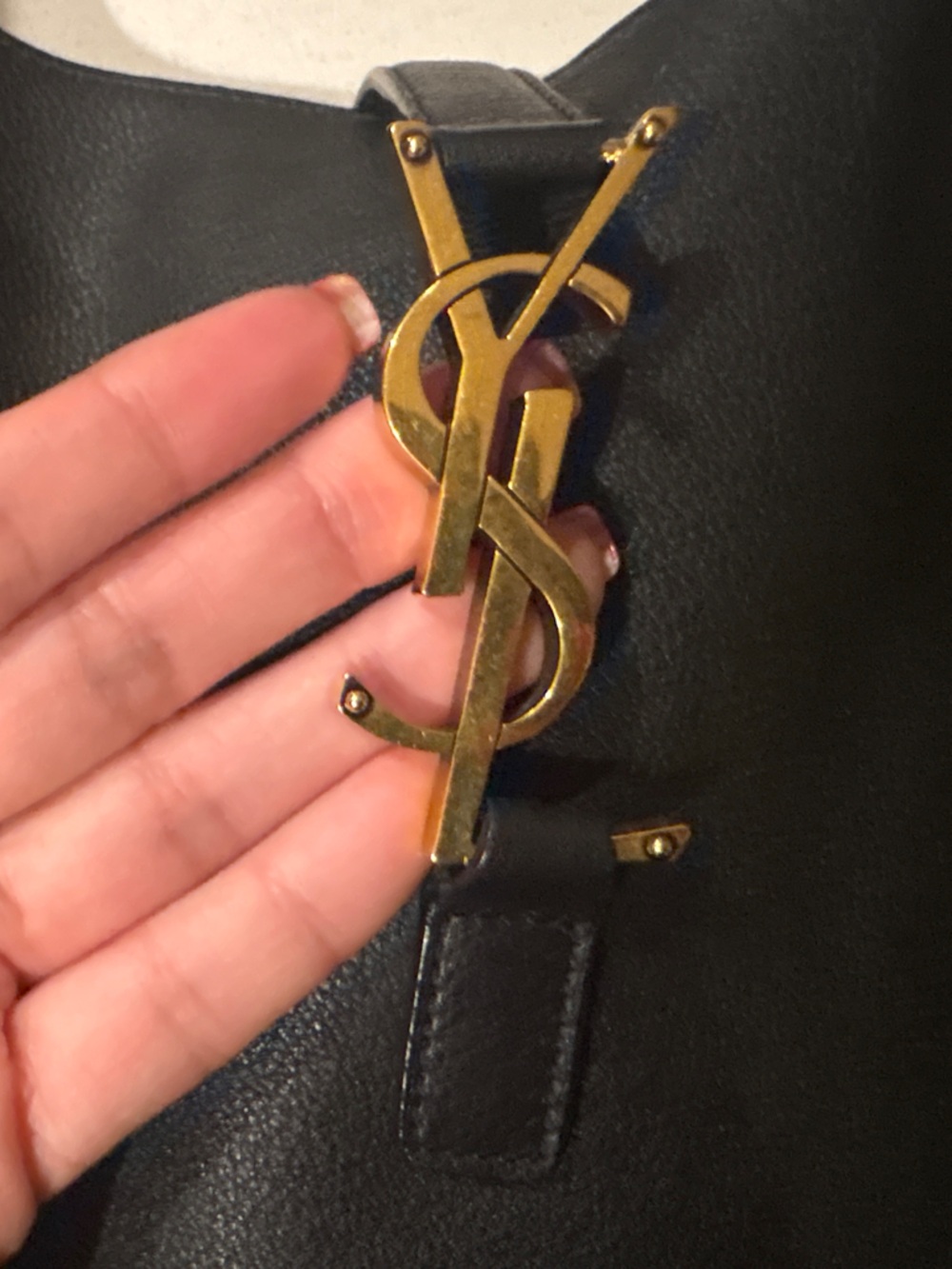 Saint Laurent LE 5 À 7 SUPPLE LARGE IN GRAINED LEATHER
BLACK - Picture 3 of 12